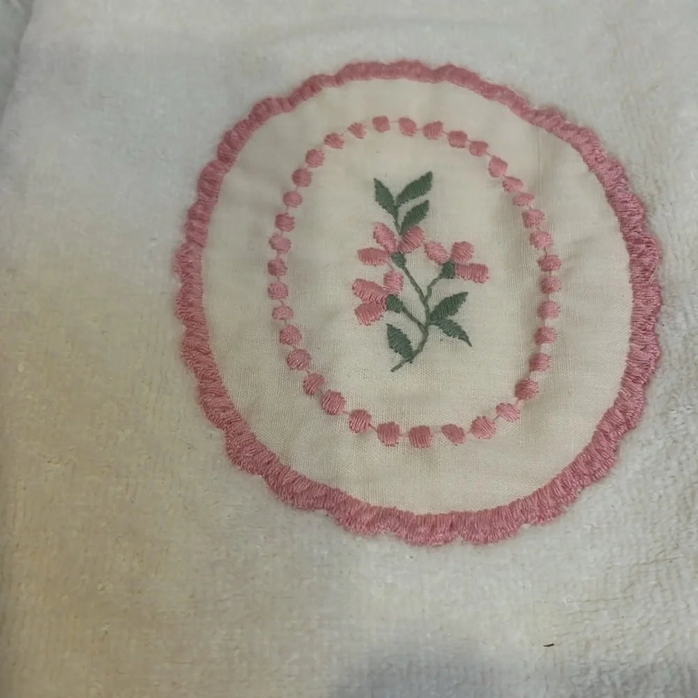Laura Ashley for Avanti Linens Cream Bath Handles Towel
